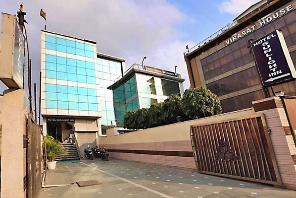 Exterior - Hotel Sunlight Inn (New Delhi)