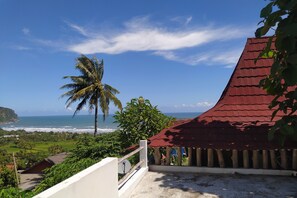 Deluxe Double Room, Beach View | Beach/ocean view