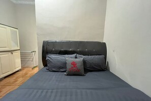 Habitación doble Deluxe | Caja de seguridad en la habitación, escritorio y wifi gratis 