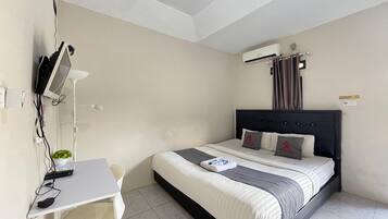Deluxe Double Room | In-room safe, desk, iron/ironing board, free WiFi