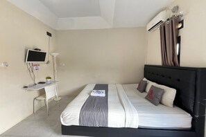 Quarto casal luxo | Cofres nos quartos, escrivaninha, ferros/tábuas de passar roupa