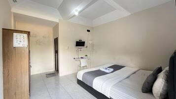 Deluxe Double Room | In-room safe, desk, iron/ironing board, free WiFi