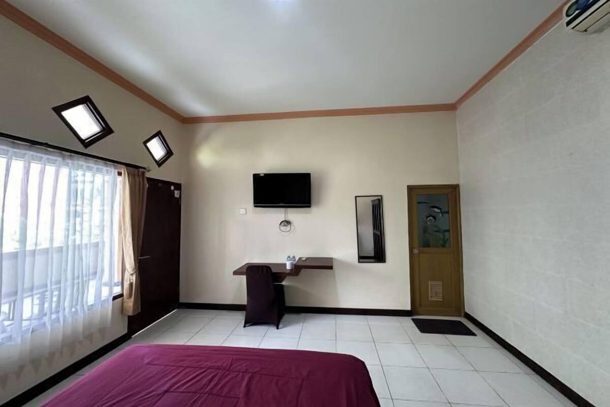 In-room safe, desk, free WiFi, bed sheets