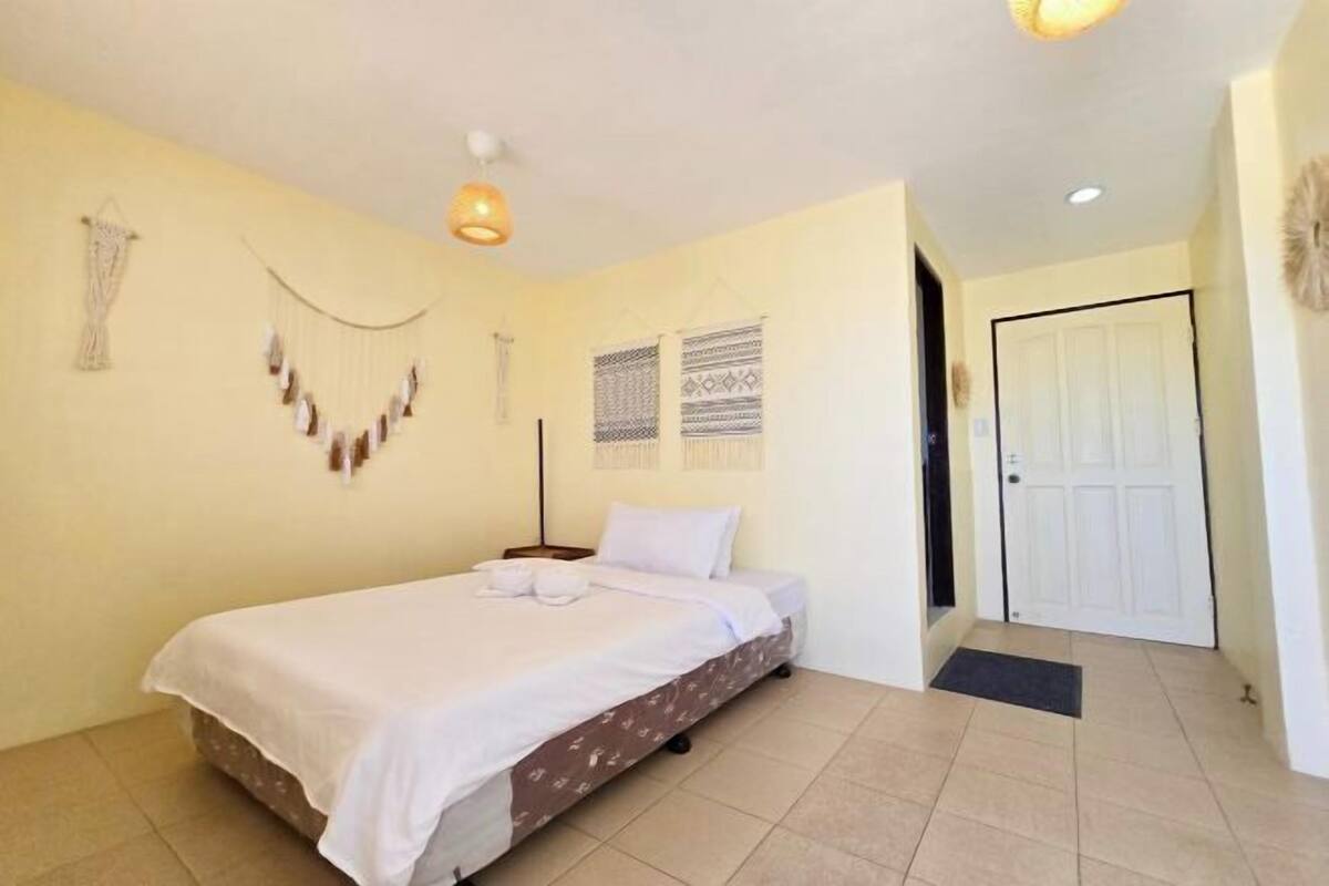 Desk, WiFi (free), bed sheets