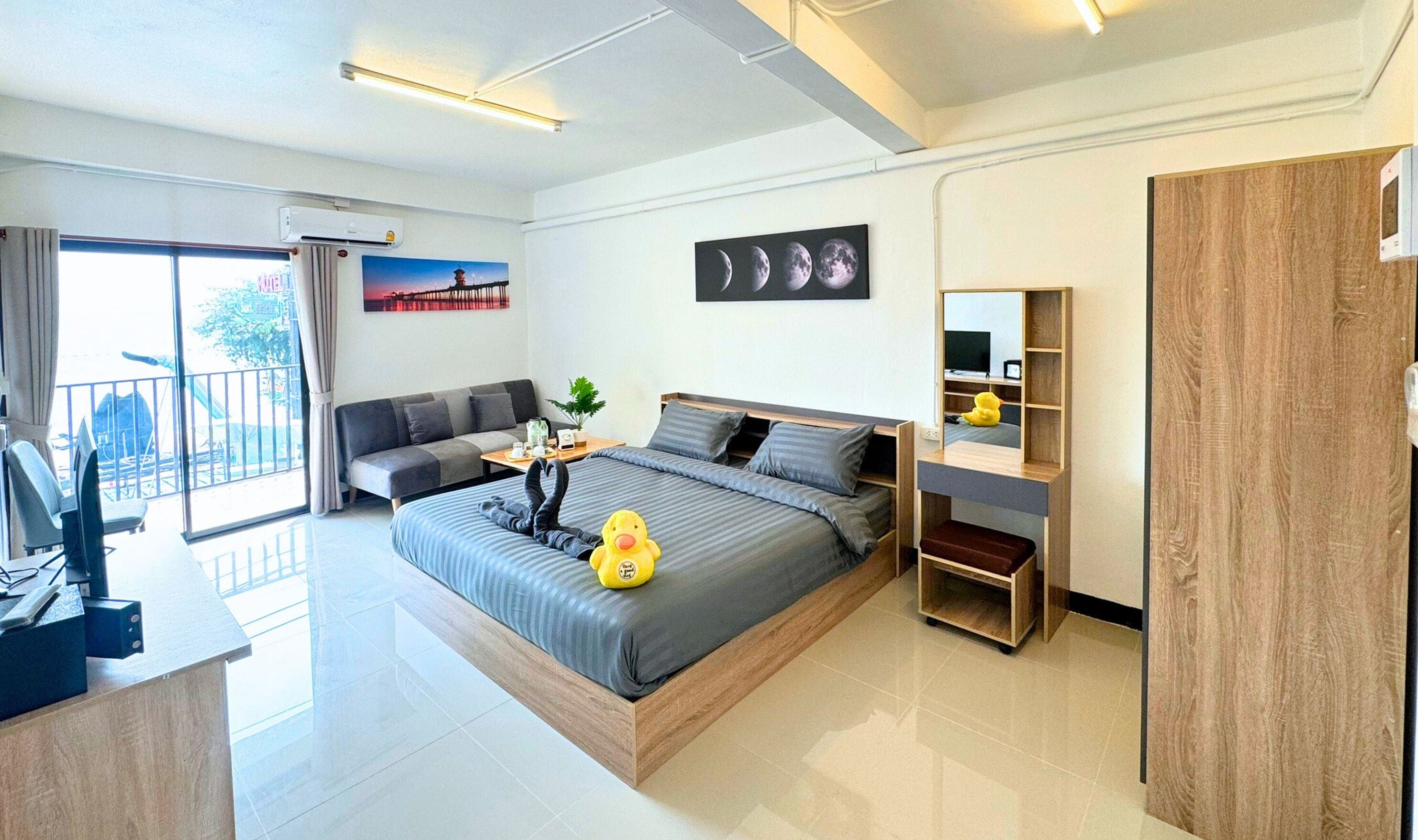 Minibar, in-room safe, desk, free WiFi