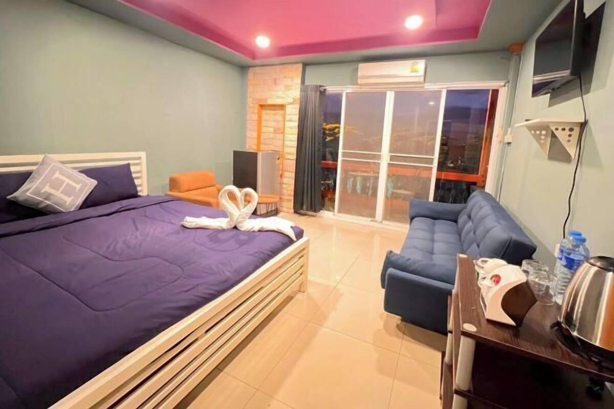 Minibar, bureau, Wi-Fi gratuit, draps fournis