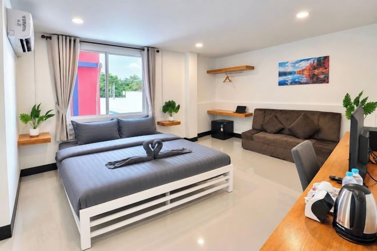 Frigobar, escrivaninha, Wi-Fi de cortesia, roupa de cama