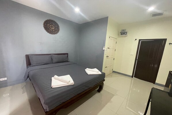 Standard Double Room | Free WiFi, bed sheets