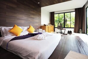 Habitación familiar | Minibar, caja de seguridad en la habitación y escritorio