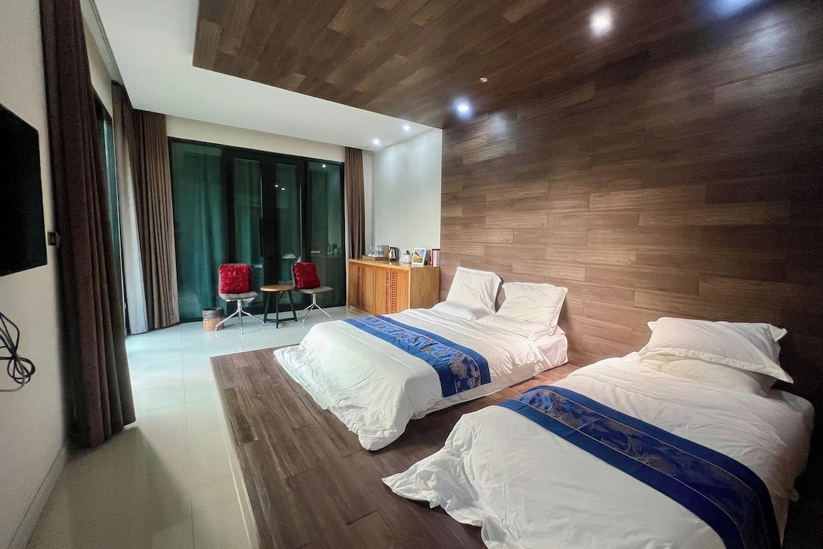Minibar, in-room safe, desk, soundproofing