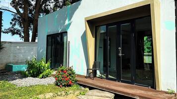 Standard Double Room | Minibar, in-room safe, desk, soundproofing