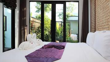 Standard Double Room | Minibar, in-room safe, desk, soundproofing