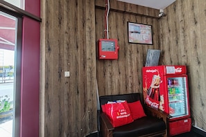 Restaurant - Hotel Kuang Hua Sitiawan Near To (UniKL-MIMET) (Sitiawan)