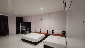 Phòng dành cho gia đình | Bàn, truy cập Internet không dây miễn phí, bộ trải giường 