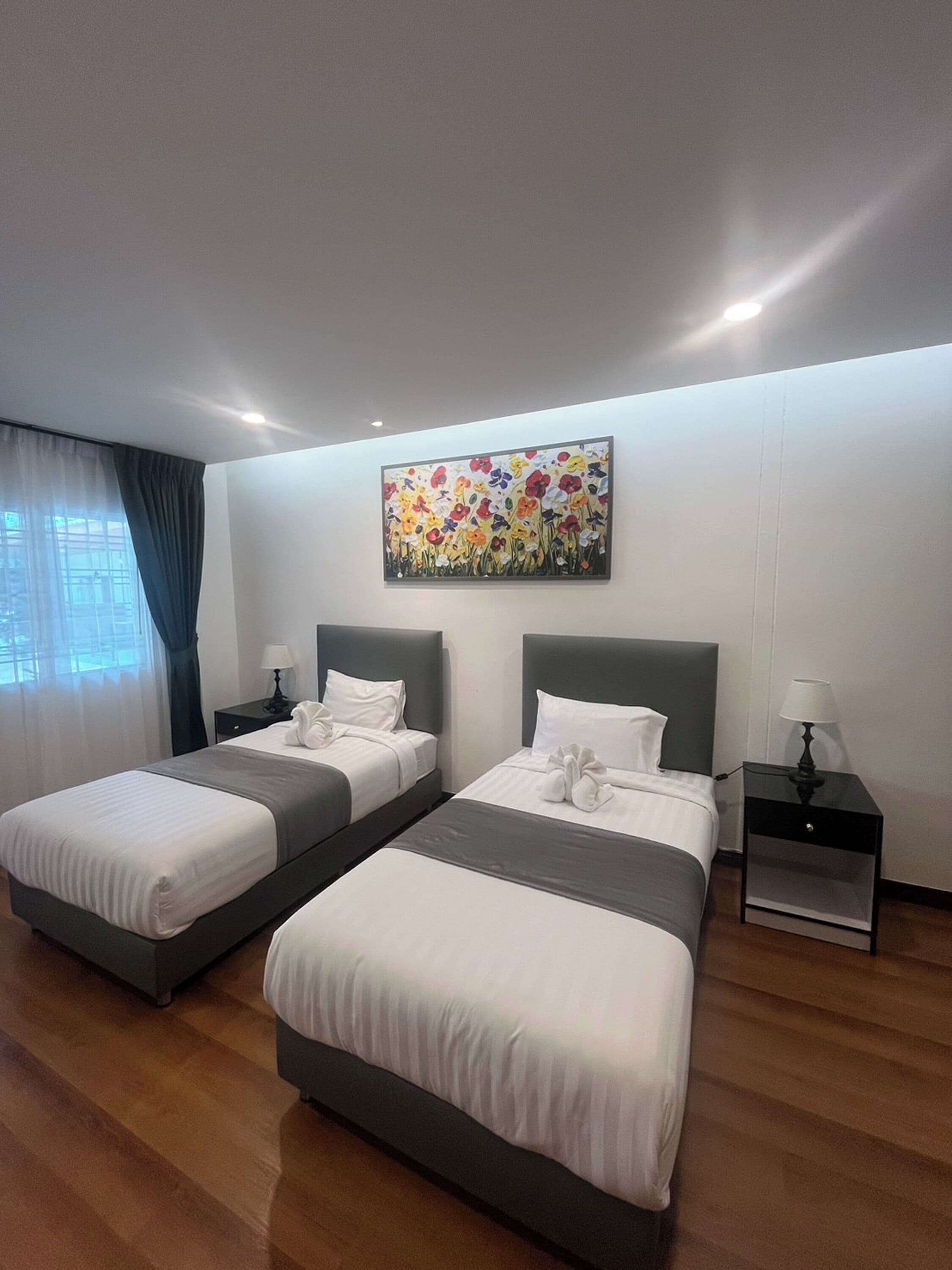 Deluxe Twin Room | Desk, free WiFi