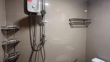 Superior Triple Room | Bathroom