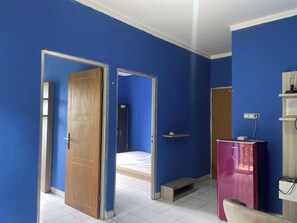 ファミリー ルーム | デスク、可動式ベッド、WiFi (無料)、ベッドシーツ