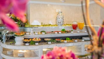 Esmorzar diari d'estil bufet gratuït