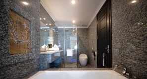 Premier Double Ocean and Mountain View | Bồn tắm ngâm