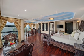 V- Royal Suite | Premium bedding, down comforters, pillowtop beds, minibar - V-Hotel Da Nang Beach (Da Nang)