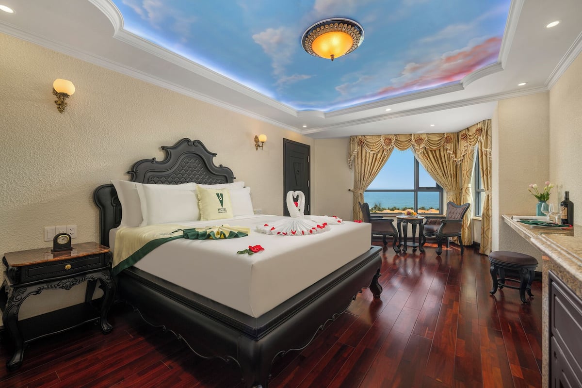 Premium bedding, down comforters, pillowtop beds, minibar