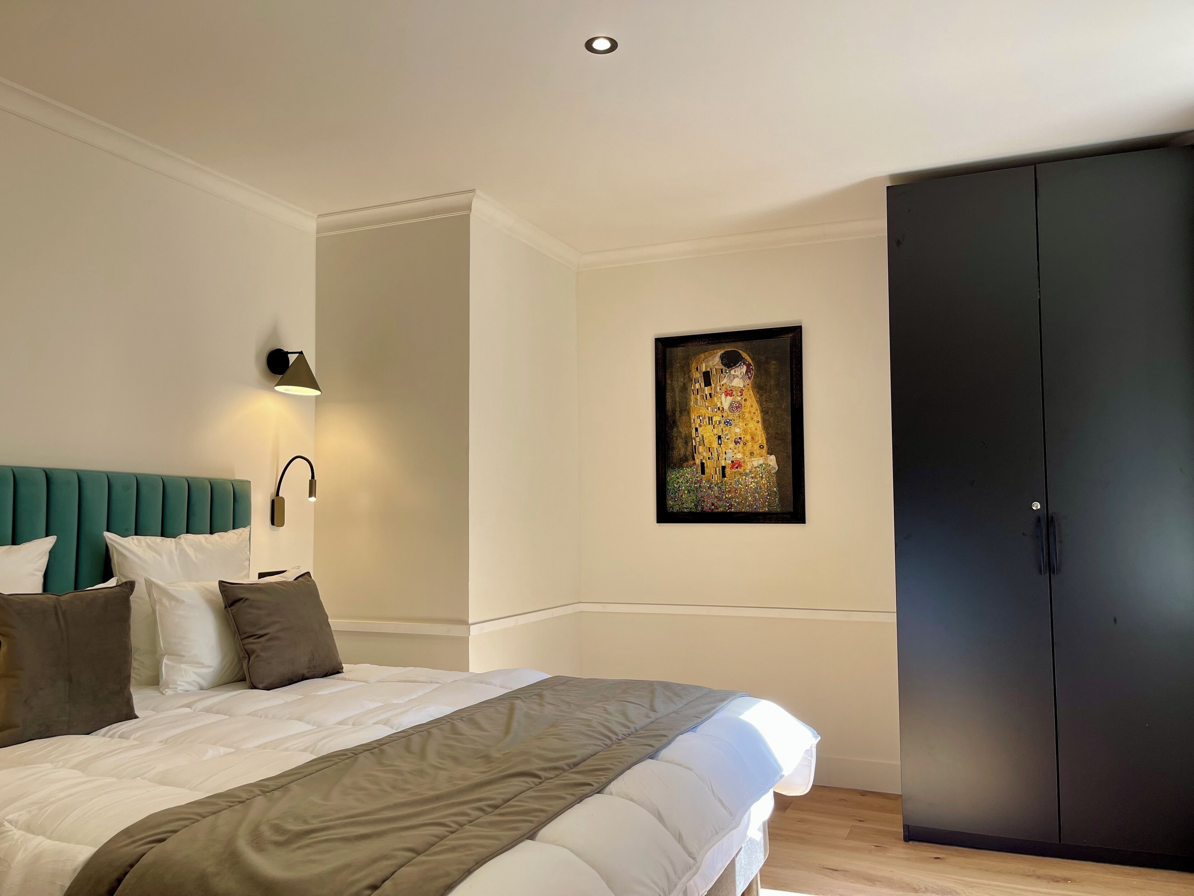 2 bedrooms, premium bedding, Select Comfort beds, blackout drapes