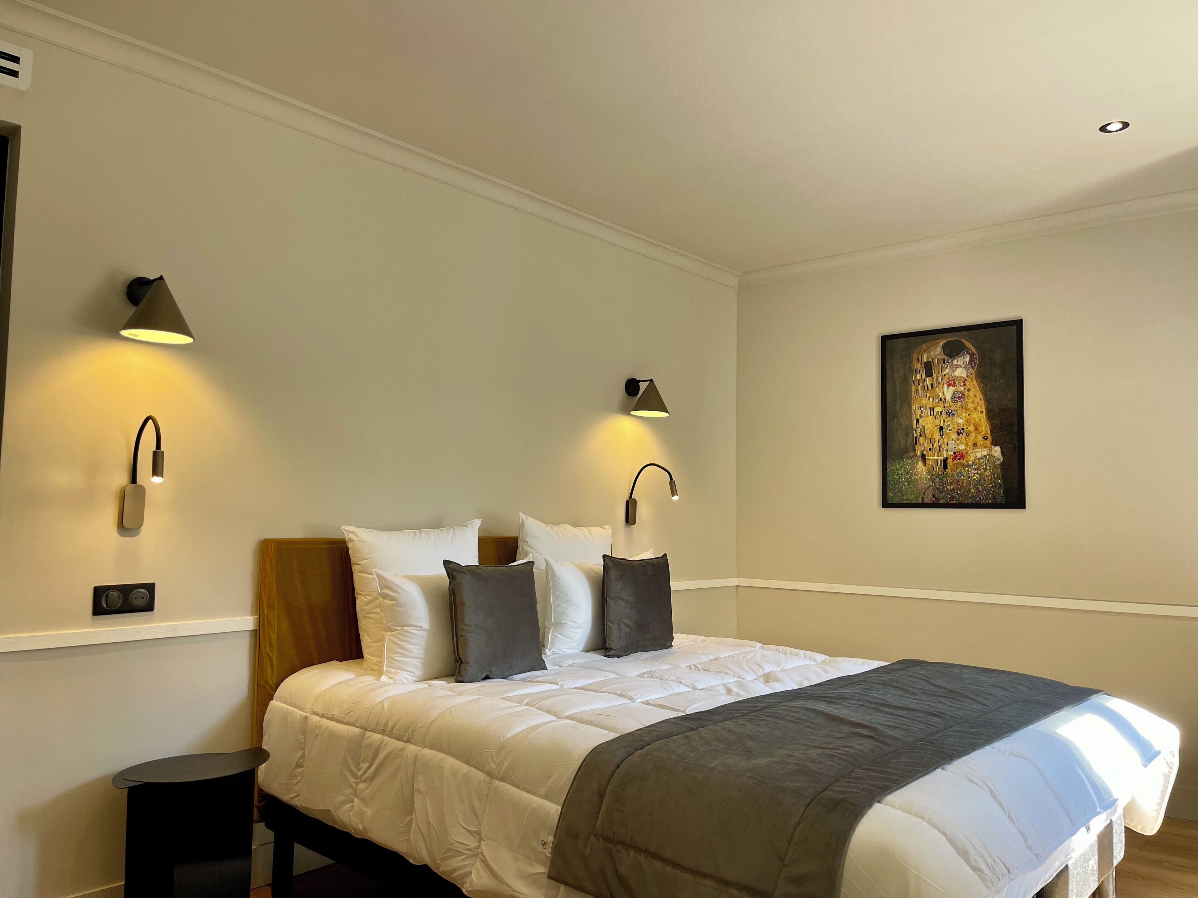 2 bedrooms, premium bedding, Select Comfort beds, blackout drapes