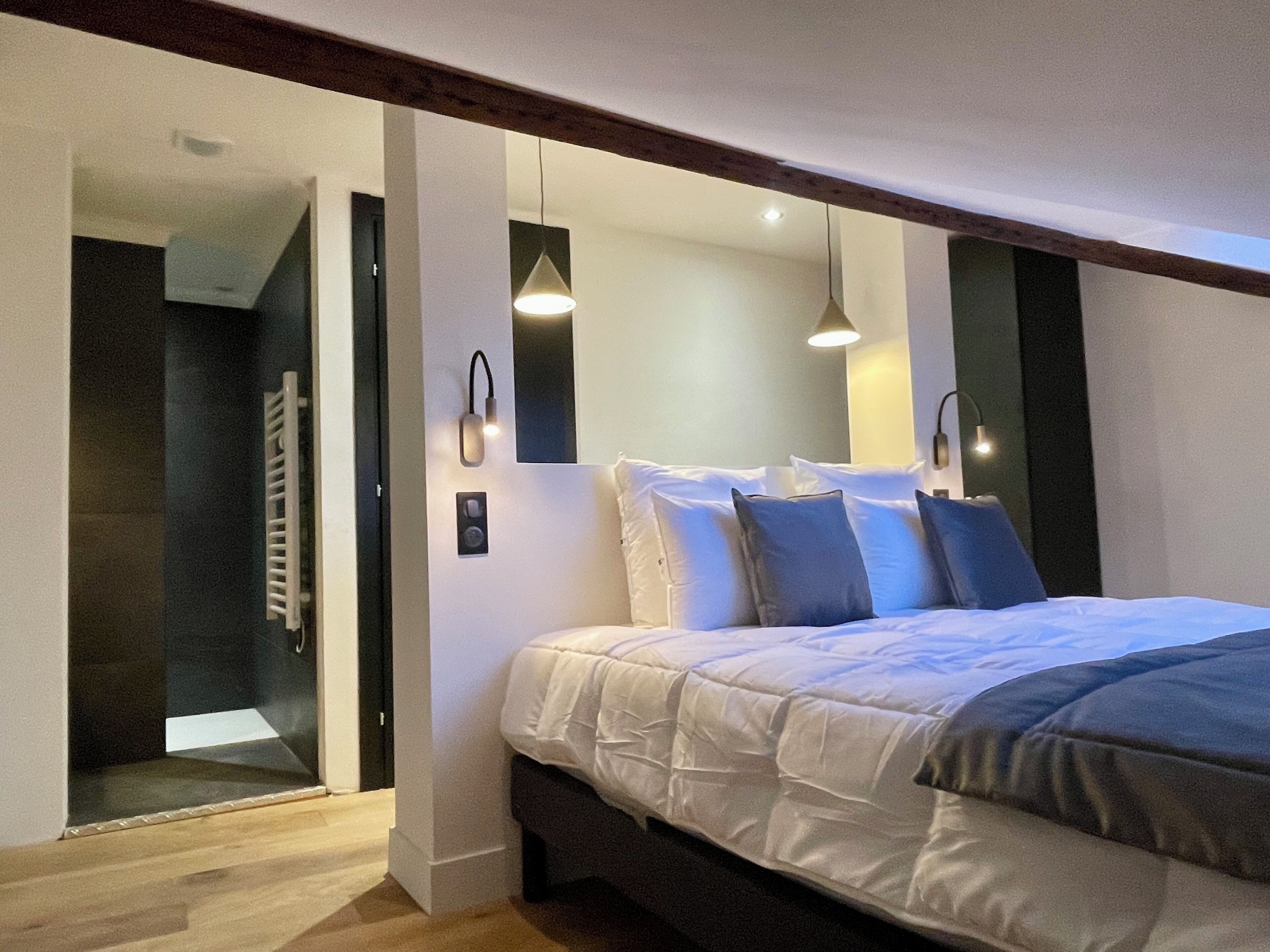 2 bedrooms, premium bedding, Select Comfort beds, blackout drapes