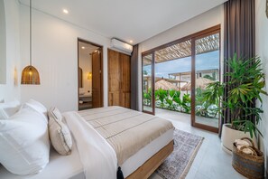 4 bedrooms, iron/ironing board, WiFi, bed sheets - BRAND NEW Mediterranean Style Air-Con Living (Bali)