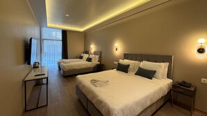 Standard Family Room | エジプト綿のシーツ、高級寝具、セーフティボックス (室内)、デスク