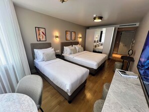 Superior Triple Room - Weingart Suites Hotel (Istanbul)