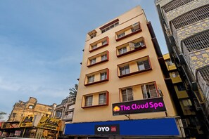 Front of property - OYO B.K International Guest House (Kolkata)