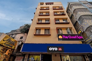 Front of property - OYO B.K International Guest House (Kolkata)