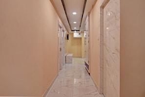 Lobby - OYO B.K International Guest House (Kolkata)
