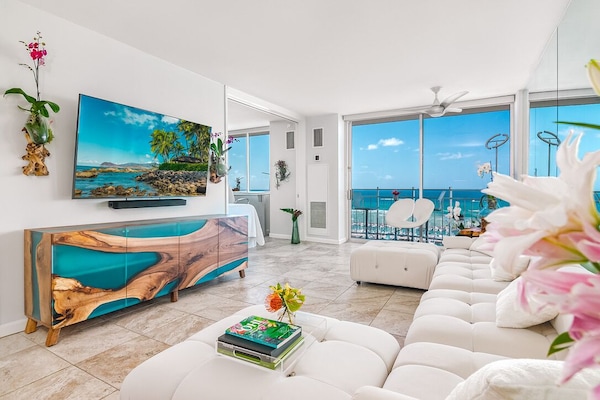 Ocean views from every room. 65 inch TV/soundbar.