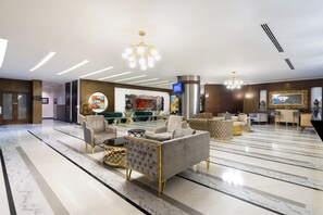 Área de estar no saguão