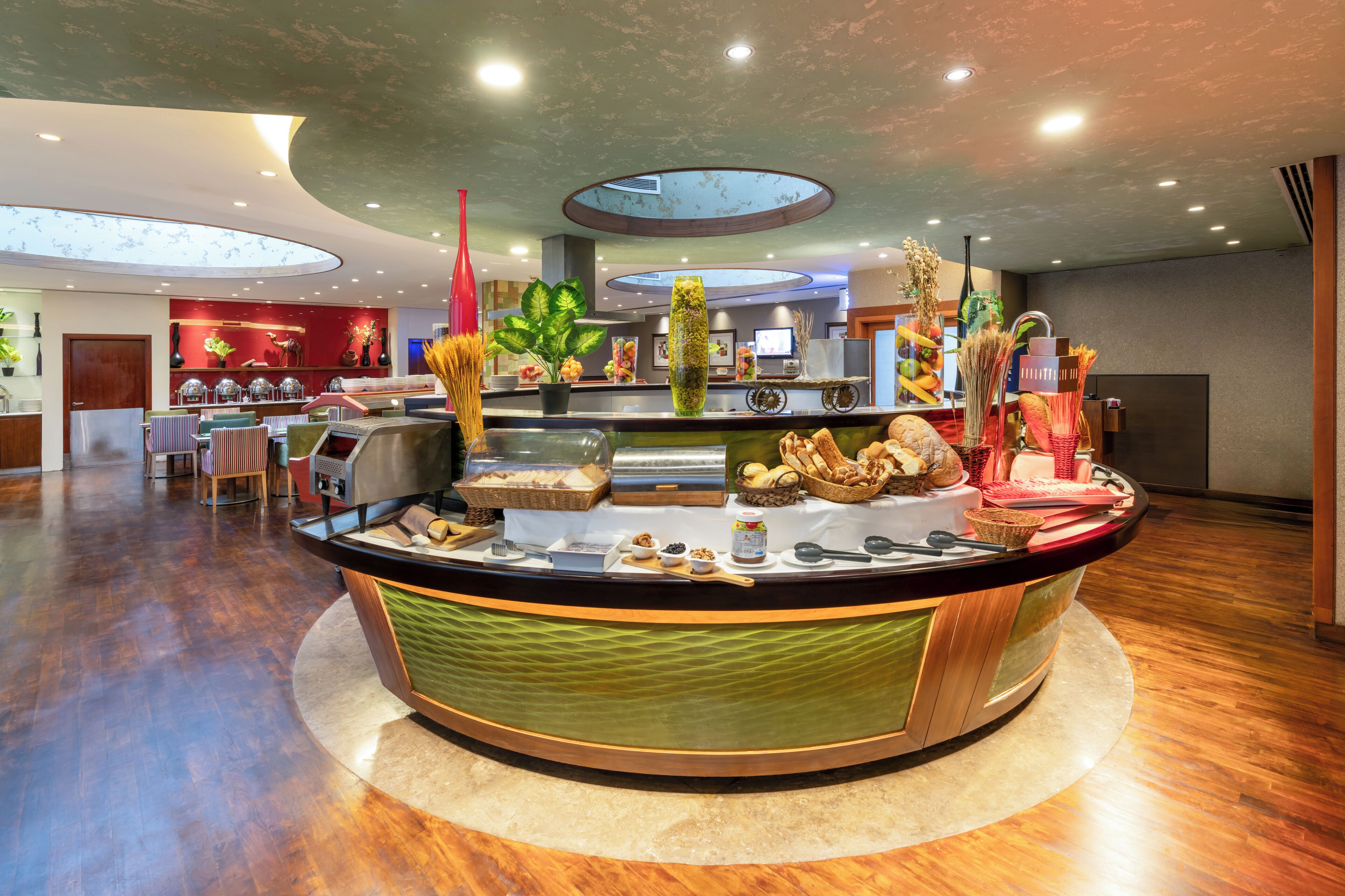 Daily buffet breakfast (AED 50 per person)