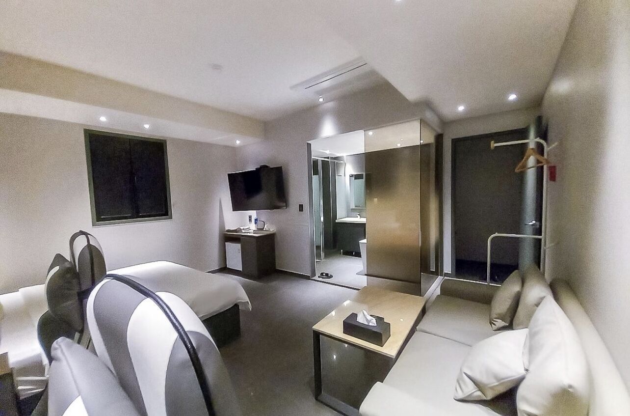 Signature Room | Soundproofing, free WiFi