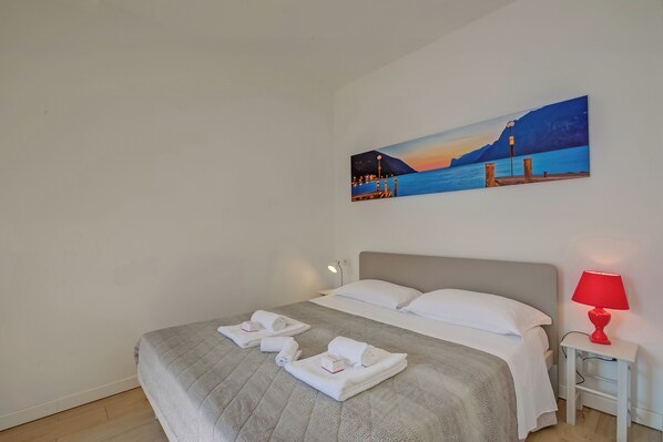 Family Apartment, Multiple Bedrooms (Casa al Cor - Sailor 2) | 1 bedroom, bed sheets - Casa al Cor Apartments (Nago-Torbole)