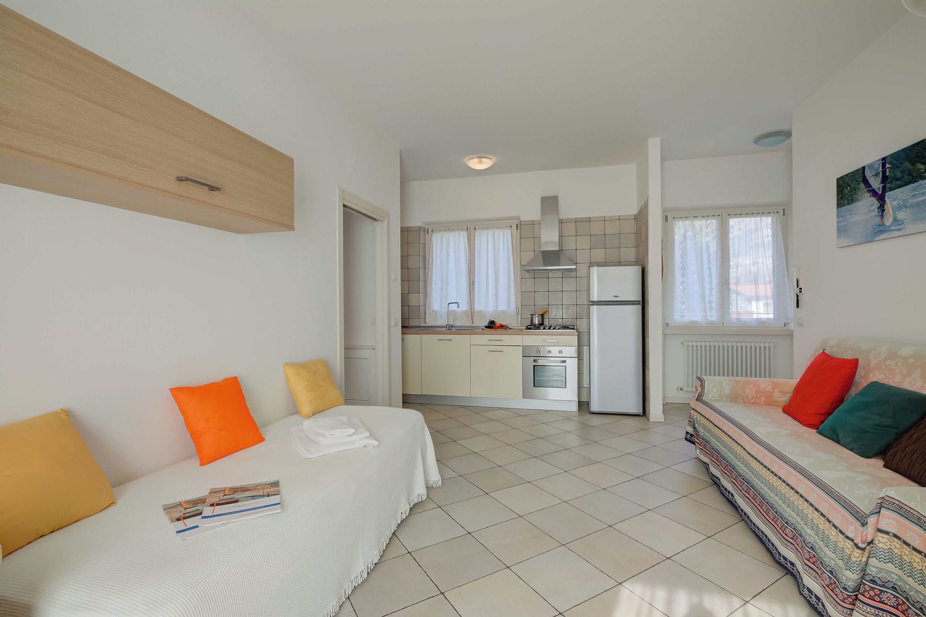 Télévision à écran plat de 21 pouces avec chaînes par satellite