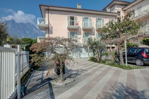Family Apartment, Multiple Bedrooms (Casa al Cor - Sailor 2) | Property grounds - Casa al Cor Apartments (Nago-Torbole)
