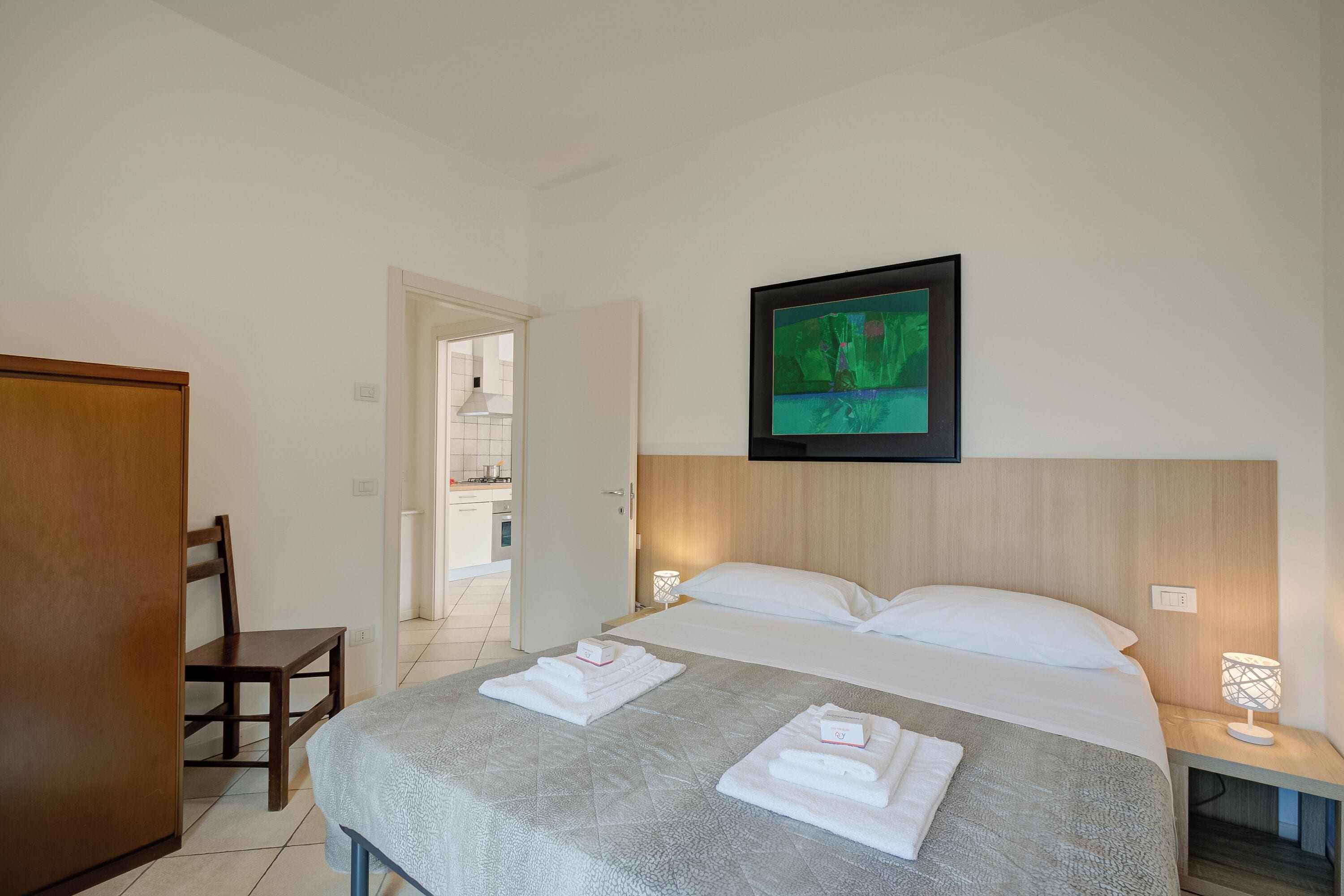 1 bedroom, bed sheets