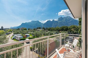 Appartement Familial, plusieurs chambres, en bord de lac (Casa al Cor - Sailor 1) | Balcon