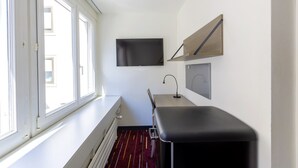 Single Room, Private Bathroom, Courtyard View | Mini fridge