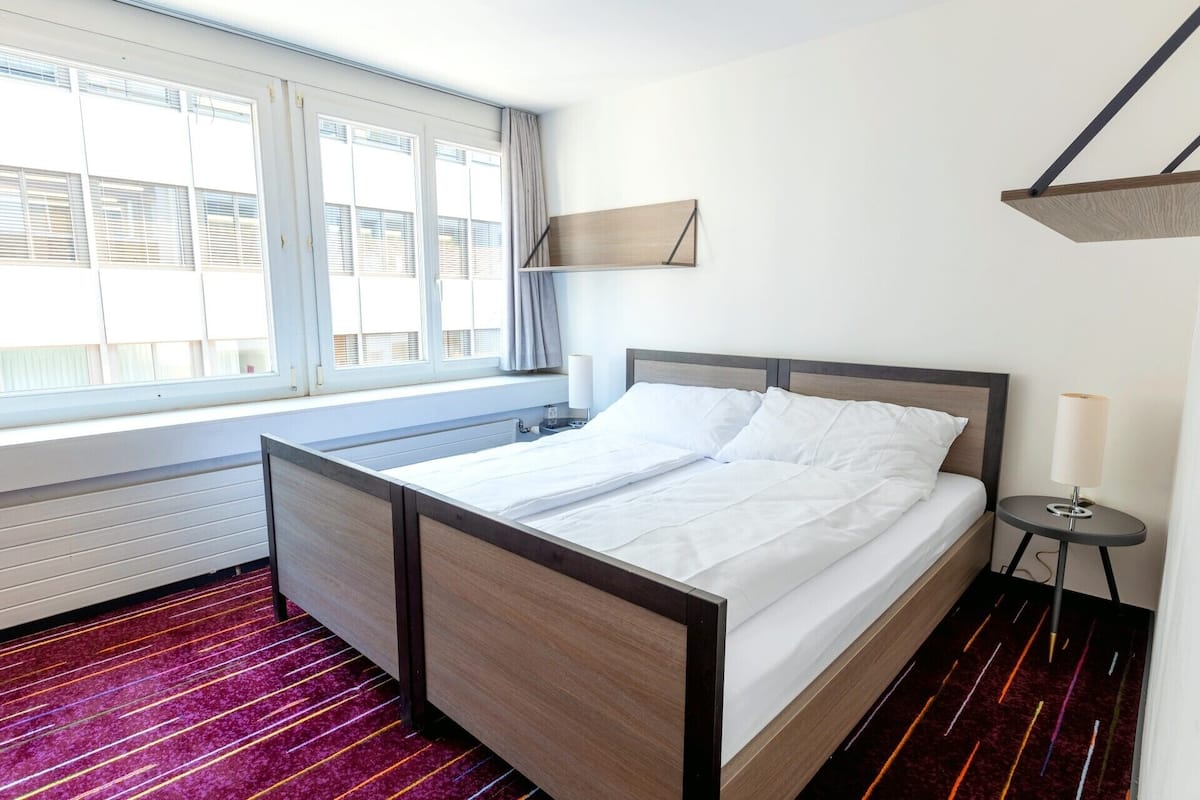 Double Room, Private Bathroom, City View | Desk, iron/ironing board, free WiFi