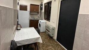 Peti sejuk/penyejuk beku saiz penuh, ketuhar gelombang mikro, ketuhar 