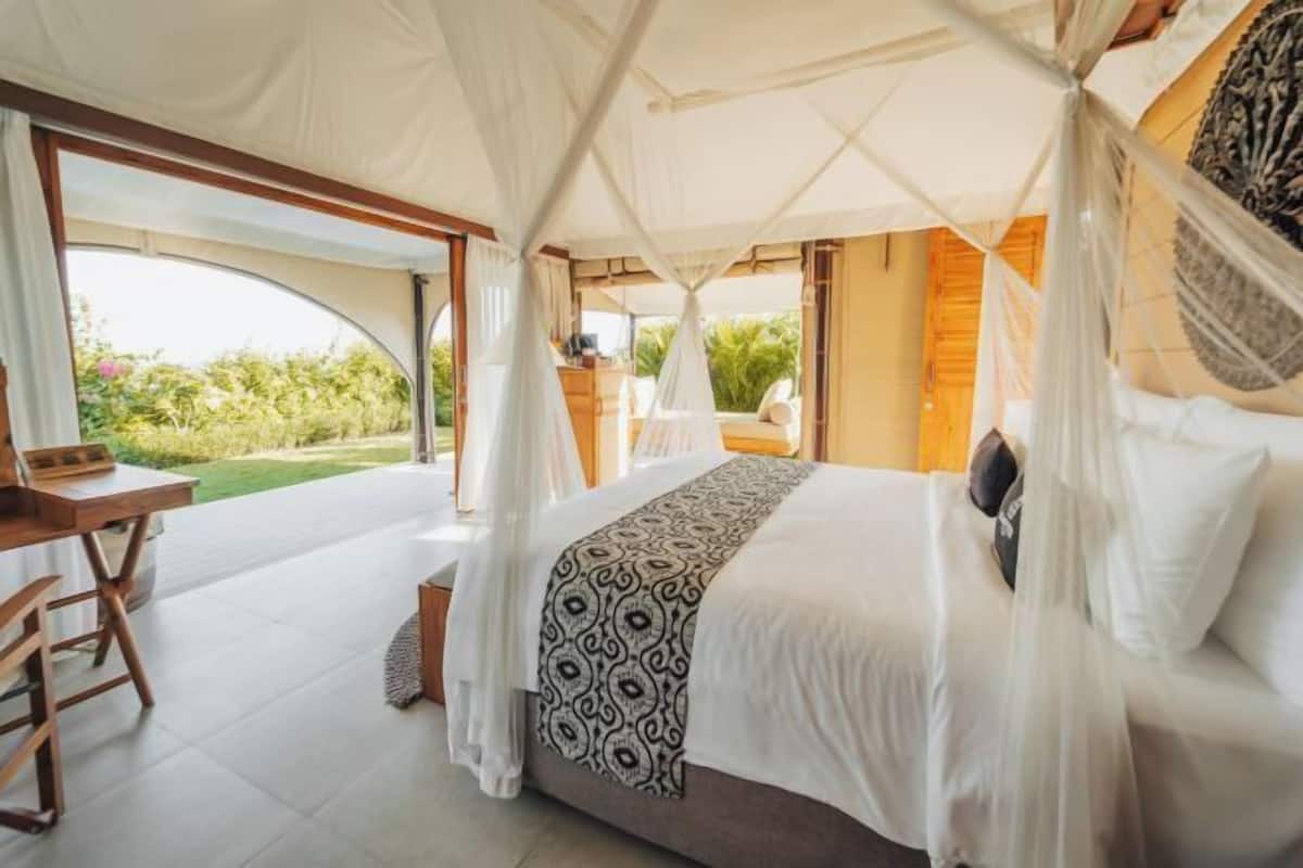 1 bedroom, premium bedding, minibar, in-room safe