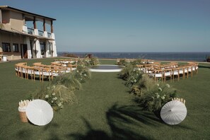 Outdoor banquet area - Glamp Nusa (Nusa Dua)