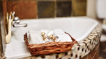 Basic Double or Twin Room | Bathroom