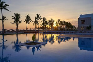 Outdoor pool, open 9:00 AM to 5:00 PM, free pool cabanas, pool umbrellas - The Club by Fanar (Salalah)